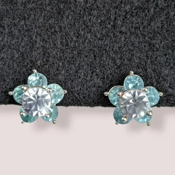 (2/$20) Vintage Avon Blue Flower Stud Earrings - Picture 1 of 6